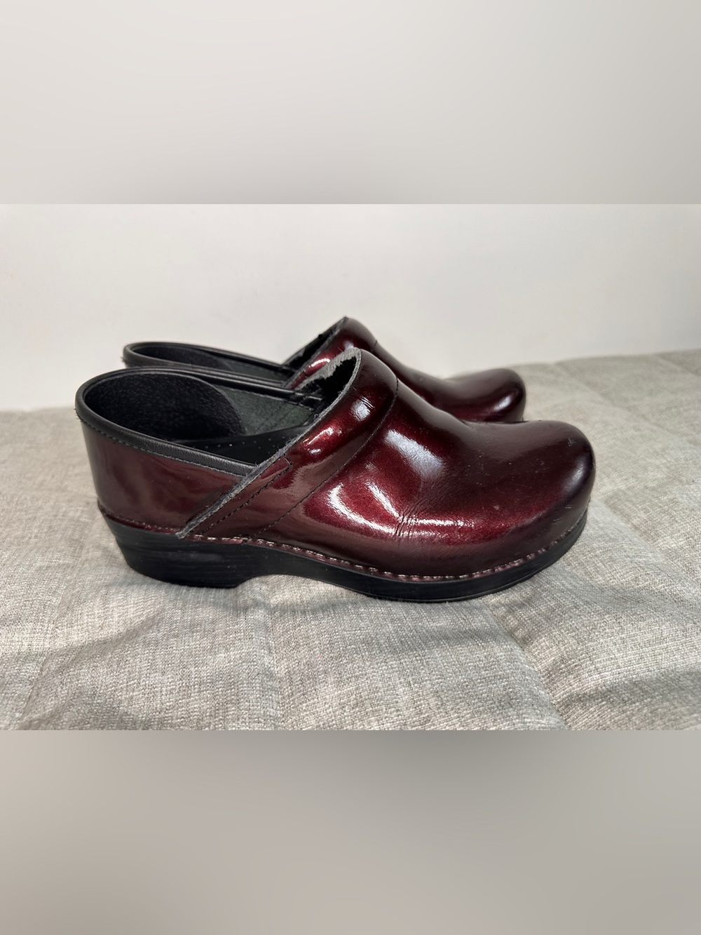 Dansko Dark Red / Maroon Shiny Clog Work Nurse Comfort Shoes EU 38 US 7.5-8